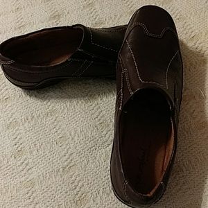 Leather slip on women's shoes ( by naturalizer)